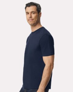 Gildan 980 Unisex Softstyle® Lightweight T-Shirt – Navy (on model side)