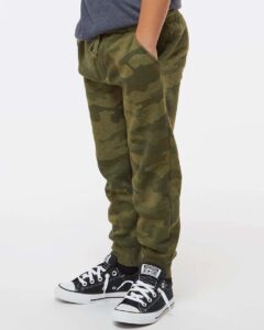 Independent Trading Co. PRM16PNT Youth Lightweight Special Blend Sweatpants – Forest Camo Heather (on model side)
