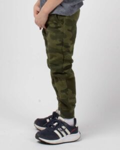 Independent Trading Co. PRM11PNT Toddler Lightweight Special Blend Sweatpants – Forest Camo Heather (on model side)