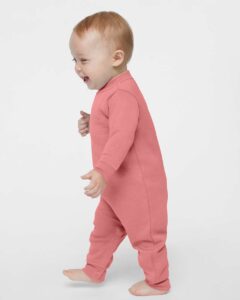 Rabbit Skins 4447 Infant Fleece One-Piece – Mauvelous (on model side)