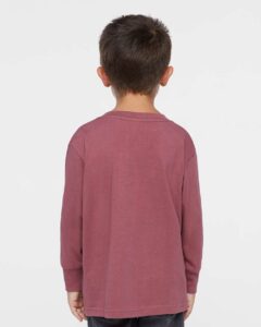 Rabbit Skins 3302 Toddler Fine Jersey Long Sleeve Tee – Rouge (on model back)