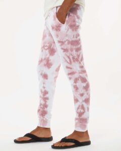 J. America 8884 Unisex Tie-Dyed Fleece Joggers – Dusty Rose Tie Dye (on model side)