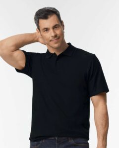 Gildan 64800 Unisex Softstyle® Pique Polo – Black (on model)