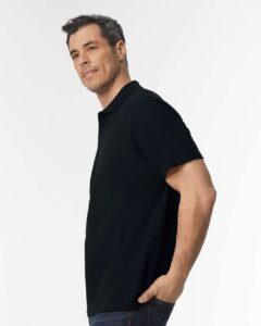 Gildan 64800 Unisex Softstyle® Pique Polo – Black (on model side)