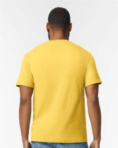 Gildan 65000 Unisex Softstyle® Midweight T-Shirt – Daisy (on model back)