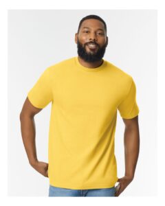 Gildan 65000 Unisex Softstyle® Midweight T-Shirt – Daisy (on model)