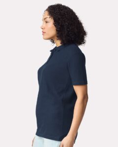 Gildan 64800L Women’s Softstyle® Pique Polo – Navy (on model side)