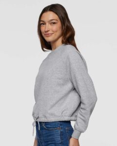 LAT 3528 Women’s Relaxed Boxy Crewneck Sweatshirt – Heather (on model side)