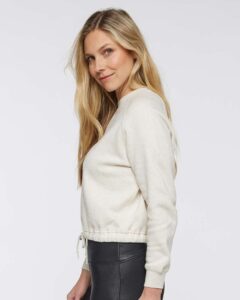 LAT 3528 Women’s Relaxed Boxy Crewneck Sweatshirt – Natural Heather (on model side)