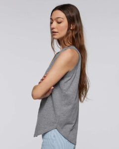 LAT 3592 Women’s Relaxed Fine Jersey Tank – Granite Heather (on model side)