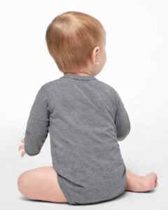 Rabbit Skins 4421 Infant Fine Jersey Long Sleeve Bodysuit – Granite Heather (on model back)