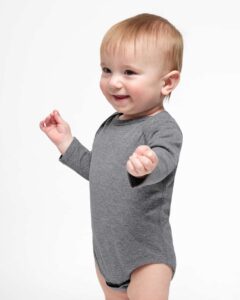 Rabbit Skins 4421 Infant Fine Jersey Long Sleeve Bodysuit – Granite Heather (on model side)