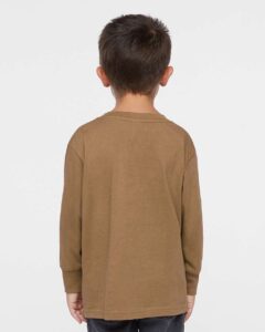 Rabbit Skins 3302 Toddler Fine Jersey Long Sleeve Tee – Coyote Brown (on model back)