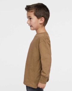 Rabbit Skins 3302 Toddler Fine Jersey Long Sleeve Tee – Coyote Brown (on model side)