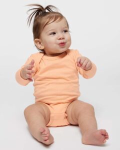 Rabbit Skins 4421 Infant Fine Jersey Long Sleeve Bodysuit – Peachy (on model)