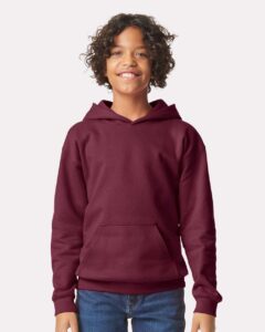 Gildan SF500B Youth Softstyle® Midweight Hooded Sweatshirt – Maroon (on model)