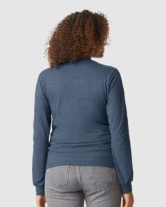 Gildan 64440CVC Unisex Softstyle® CVC Long Sleeve T-Shirt – Navy Mist (on model back)