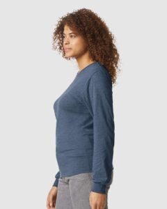 Gildan 64440CVC Unisex Softstyle® CVC Long Sleeve T-Shirt – Navy Mist (on model side)