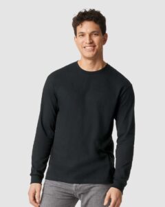 Gildan 64440CVC Unisex Softstyle® CVC Long Sleeve T-Shirt – Pitch Black (on model)