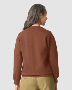 Gildan SF000 Unisex Softstyle® Midweight Crewneck Sweatshirt – Cocoa (on model back)