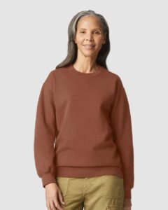Gildan SF000 Unisex Softstyle® Midweight Crewneck Sweatshirt – Cocoa (on model)