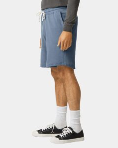 Comfort Colors 1468 Unisex Garment-Dyed Lightweight Sweat Shorts – Blue Jean (on model side)