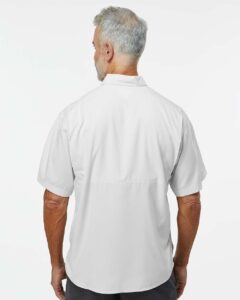 Paragon 700 Men’s Hatteras Performance Short Sleeve Fishing Shirt – Aluminum (on model back)