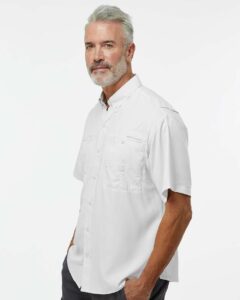Paragon 700 Men’s Hatteras Performance Short Sleeve Fishing Shirt – Aluminum (on model side)