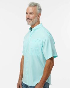 Paragon 700 Men’s Hatteras Performance Short Sleeve Fishing Shirt – Aqua Blue (on model side)