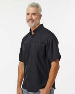Paragon 700 Men’s Hatteras Performance Short Sleeve Fishing Shirt – Black (on model side)