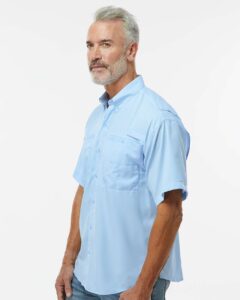 Paragon 700 Men’s Hatteras Performance Short Sleeve Fishing Shirt – Blue Mist (on model side)