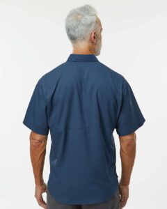 Paragon 700 Men’s Hatteras Performance Short Sleeve Fishing Shirt – Navy (on model back)
