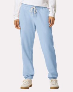 Comfort Colors 1469 Unisex Garment-Dyed Lightweight Sweatpants – Hydrangea (on model)