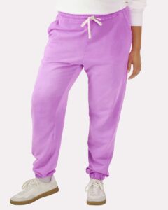 Comfort Colors 1469 Unisex Garment-Dyed Lightweight Sweatpants – Neon Violet (on model)