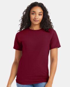 Hanes 5280 Unisex Essential-T T-Shirt – Athletic Cardinal (on model)