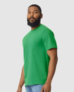 Gildan 65000 Unisex Softstyle® Midweight T-Shirt – Irish Green (on model side)