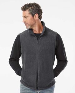 Columbia 212488 Men’s Steens Mountain™ Vest – Charcoal Heather (on model)