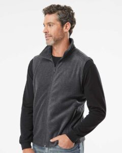 Columbia 212488 Men’s Steens Mountain™ Vest – Charcoal Heather (on model side)
