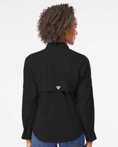Columbia 212465 Women’s PFG Tamiami™ II Shirt – Black (on model back)