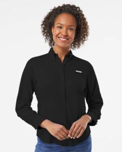 Columbia 212465 Women’s PFG Tamiami™ II Shirt – Black (on model)