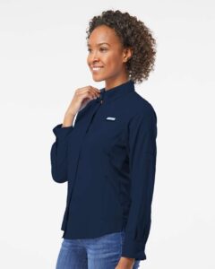 Columbia 212465 Women’s PFG Tamiami™ II Shirt – Collegiate Navy (on model side)