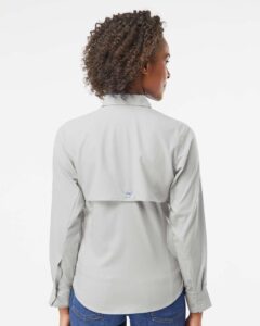 Columbia 212465 Women’s PFG Tamiami™ II Shirt – Cool Grey (on model back)