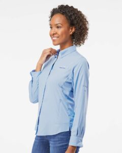 Columbia 212465 Women’s PFG Tamiami™ II Shirt – Sail (on model side)