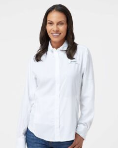 Columbia 212465 Women’s PFG Tamiami™ II Shirt – White (on model)