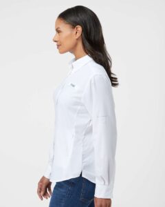 Columbia 212465 Women’s PFG Tamiami™ II Shirt – White (on model side)