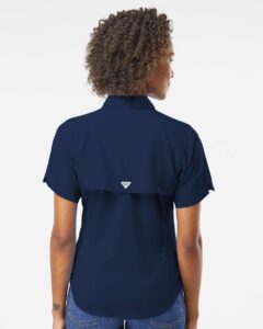 Columbia 212466 Women’s PFG Tamiami™ II Short Sleeve Shirt – Collegiate Navy (on model back)
