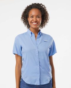 Columbia 212466 Women’s PFG Tamiami™ II Short Sleeve Shirt – White Cap Blue (on model)