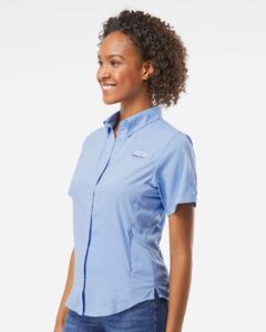 Columbia 212466 Women’s PFG Tamiami™ II Short Sleeve Shirt – White Cap Blue (on model side)
