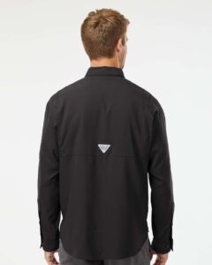 Columbia 212467 Men’s PFG Tamiami™ II Shirt – Black (on model back)