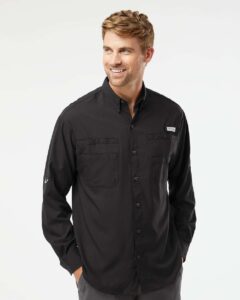 Columbia 212467 Men’s PFG Tamiami™ II Shirt – Black (on model)